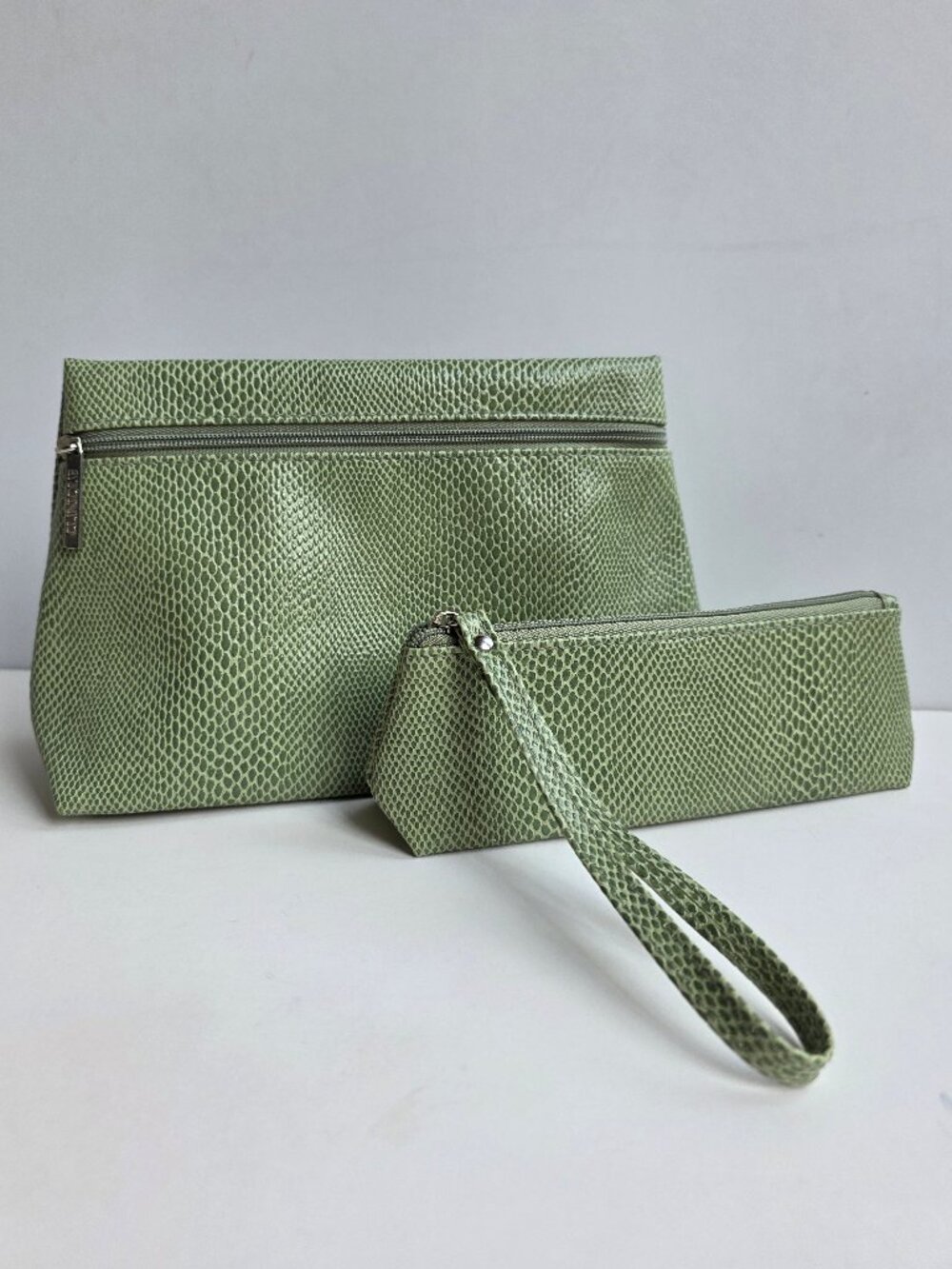CLINIQUE Faux Snakeskin Cosmetic Bag Set — New Spring Green